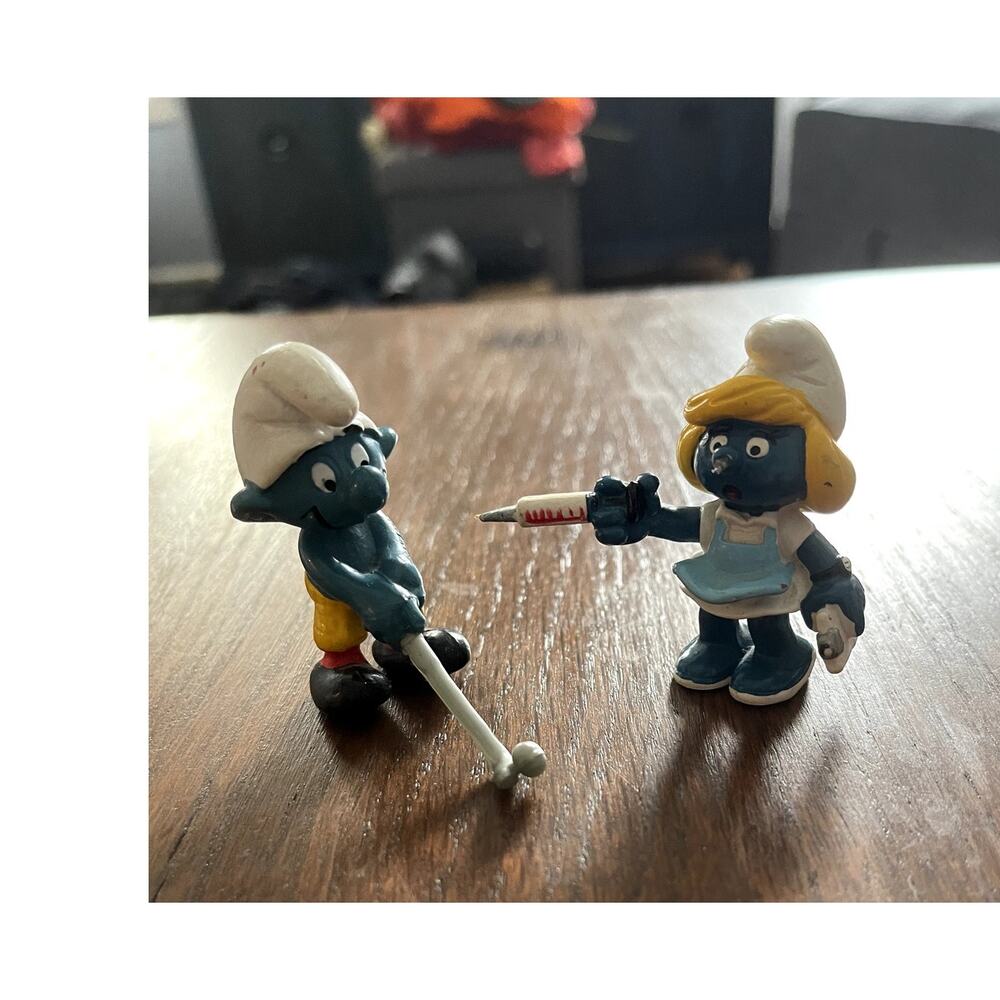 2 Smurf Figurines Vintage Toys Golf Sports Nurse Smurfette Doctor Tee Time Peyo - Picture 2 of 3